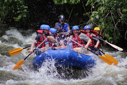 Costa Rica Familienreise - Costa Rica for family  individuell - Gruppe beim Rafting in Costa Rica