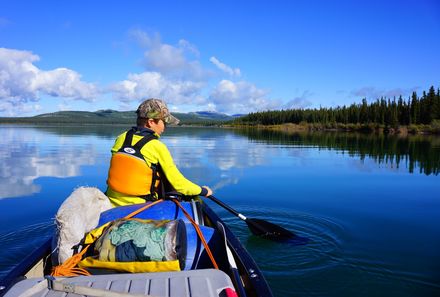 Familienreise Kanada - Kanada for family - Kind paddelt