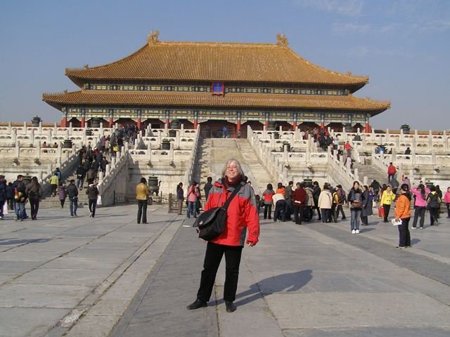 Fernreisen mit Kindern - Eindrücke in China - Ulrike vor der Verbotenen Stadt