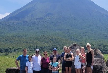 Familienreise Costa Rica - Costa Rica Family & Teens - Reisegruppe bei Vulkan Arenal