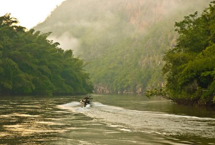 Thailand mit Jugendlichen - Thailand Family & Teens - Kanchanaburi Bootsfahrt zu Tropfsteinhöhle