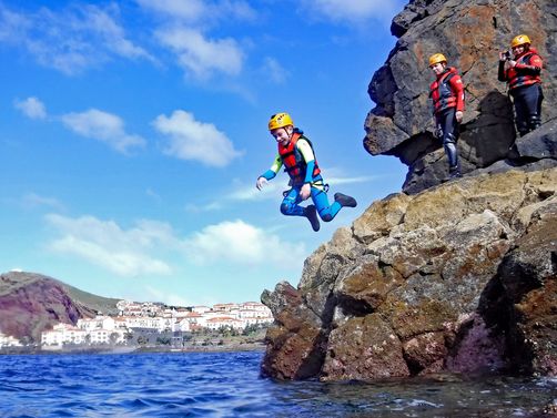 Madeira mit Kindern - Coasteering für Familien
