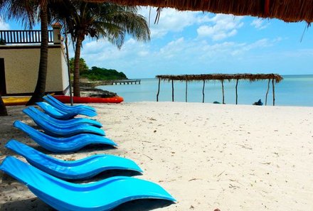 Mexiko Family & Teens - Hotel Tucan Siho Playa - Strandliegen