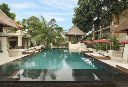 Bali for family - Verlängerung Gili Inseln - Griya Santrian Sanur - Pool mit Liegen