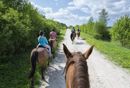 Osteuropa Familienurlaub - außergewöhnliche Unterkünfte von For Family Reisen - Reitausflug in Estland