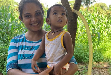 Sri Lanka young family individuell - Sri Lanka Individualreise mit Kindern - Einheimische Frau mit Kind