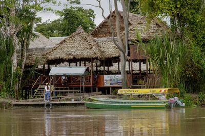Peru Familienreise - Peru Family & Teens - Heliconia Lodge - Fluss und Boot