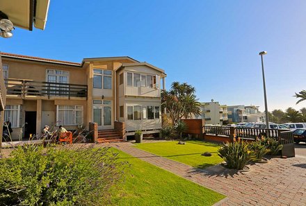 Namibia Family & Teens - Hotel Pension Rapmund - Eingang