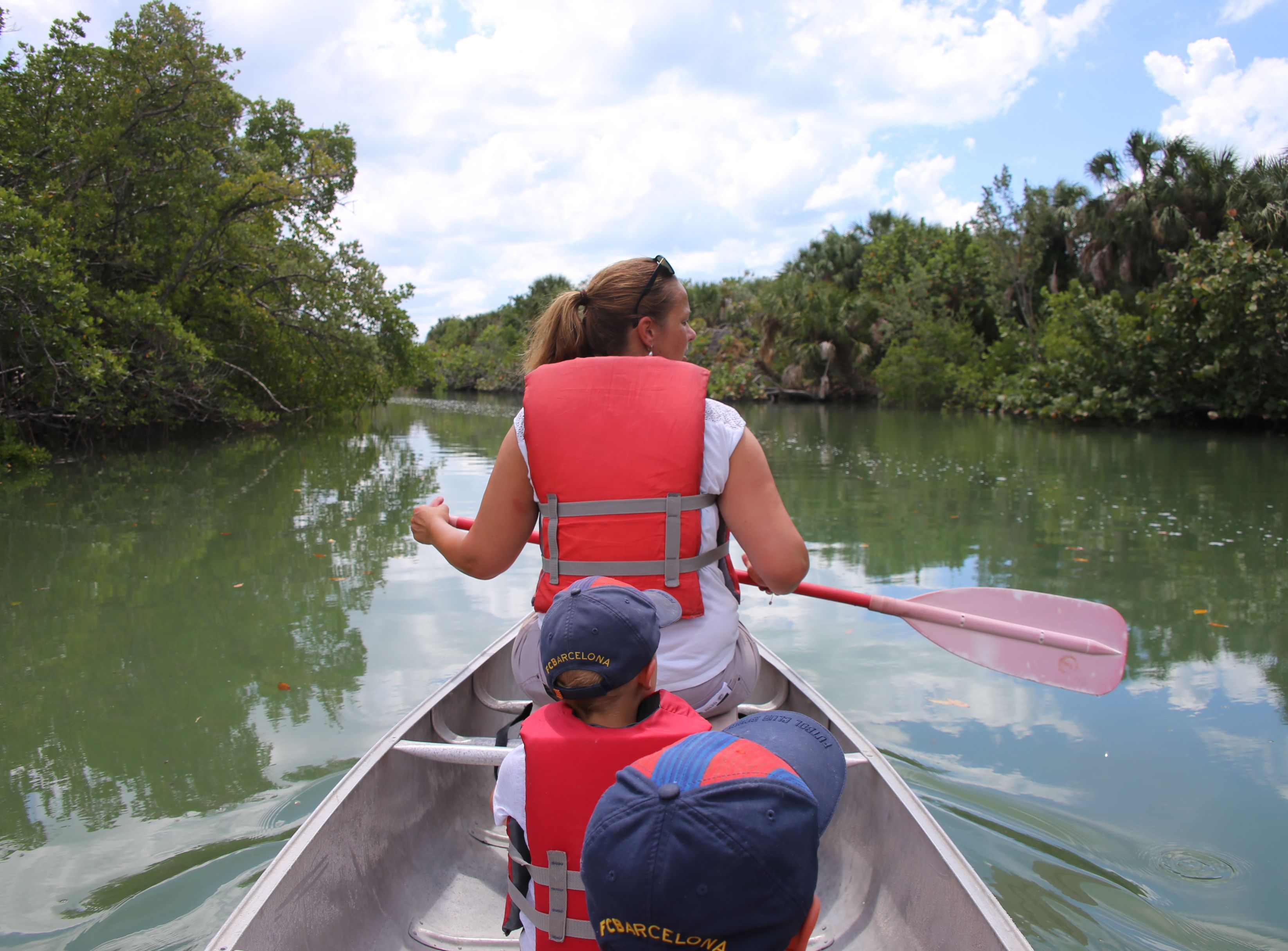 Florida mit Kindern - Nadja mit ihren Kindern beim paddeln