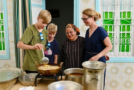 Tunesien Familienurlaub - Tunesien for family -  Besuch einer Süßwarenwerkstatt
