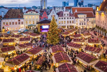 Familienreise Estland - Estland for family - Talinn - Weihnachtsmarkt von oben