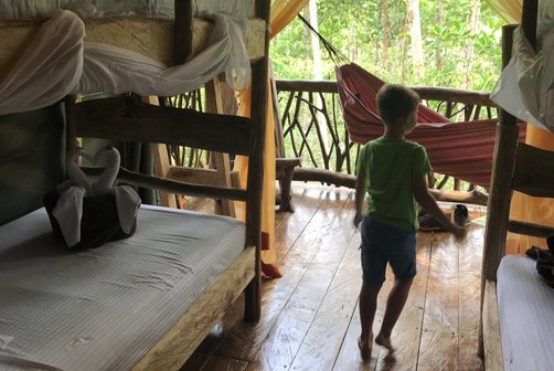 Costa Rica mit Kindern Erfahrungen - Costa Rica mit Kleinkindern - Costa Rica mit Kindern Blog - Junge in der Unterkunft