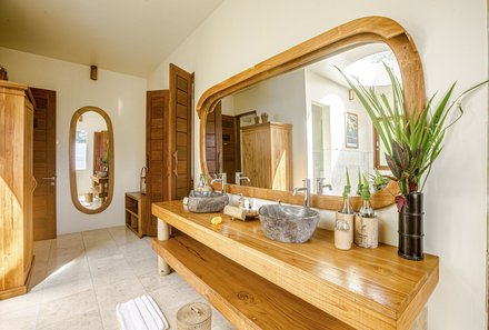 Bali for family deluxe - Familienreise Bali mit Kindern - Munduk Moding Plantation - Badezimmer