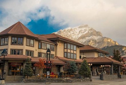 Westkanada for family - Elk + Avenue Hotel - Außenansicht