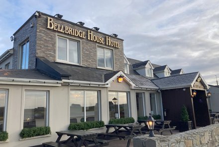 Irland for family - Irland Familienreise - Spanish Point - Bellbridge Hotel - Außenansicht