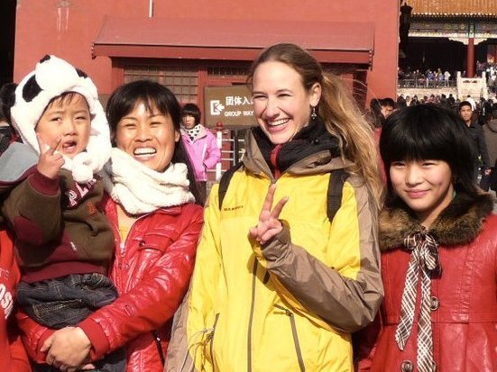 China Familienreise - Frau mit Einheimischer Familie