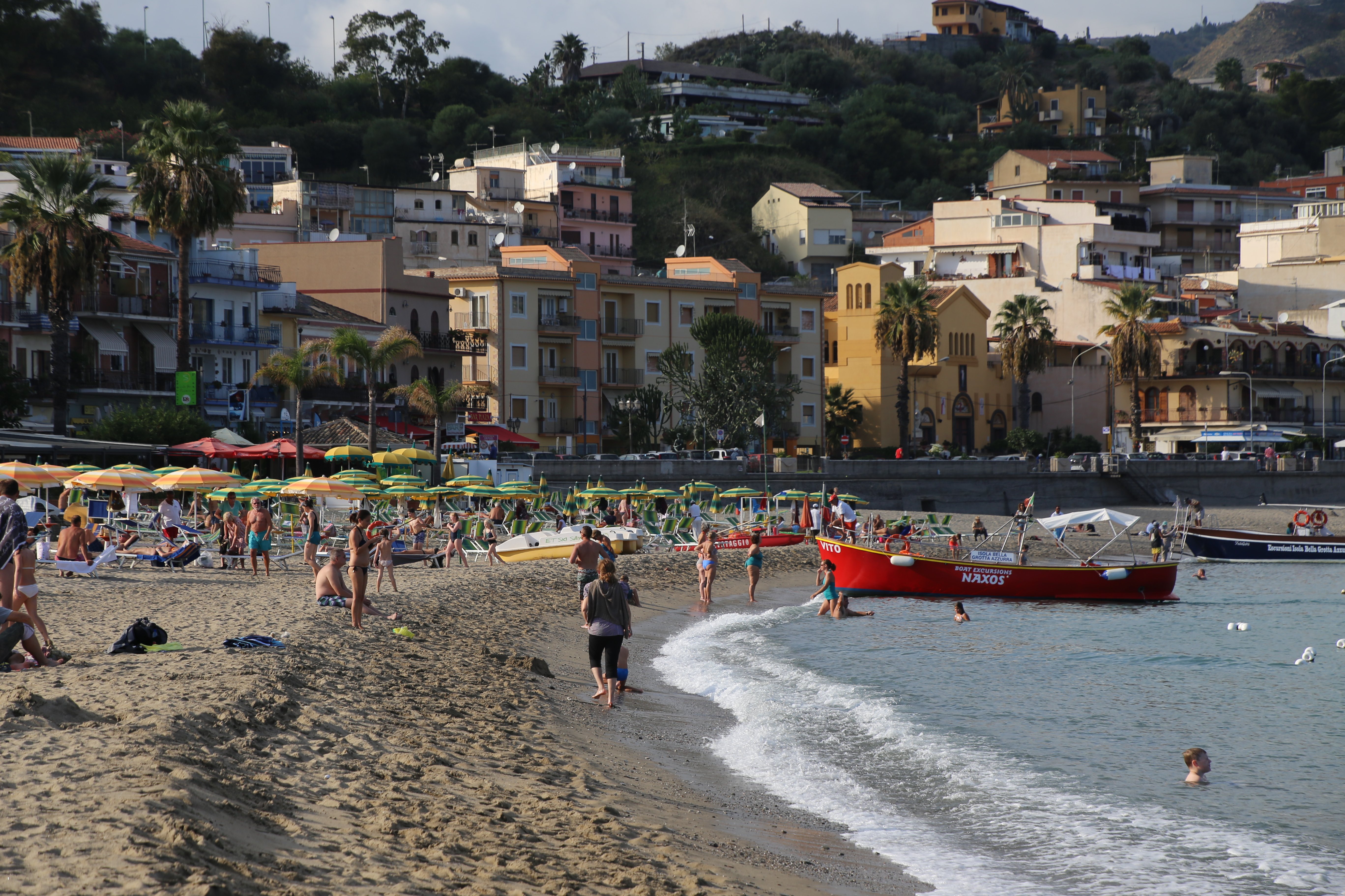 Sizilien mit Kindern - Sizilien Urlaub mit Kindern am Meer - Strand von Giardini Naxos
