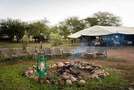 Tansania Familienreise - Tansania for family - Ronjo Camp - Feuerstelle im Camp