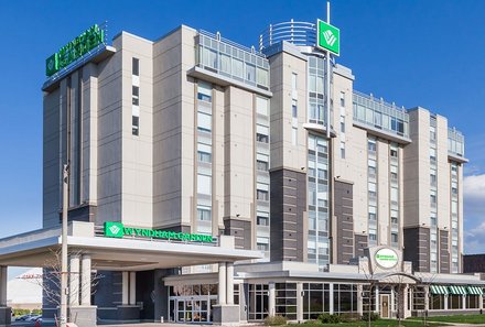 Ostkanada for family - Ostkanada Familienreise mit Kindern - Wyndham Garden Niagara Falls Fallsview - Hotelgebäude