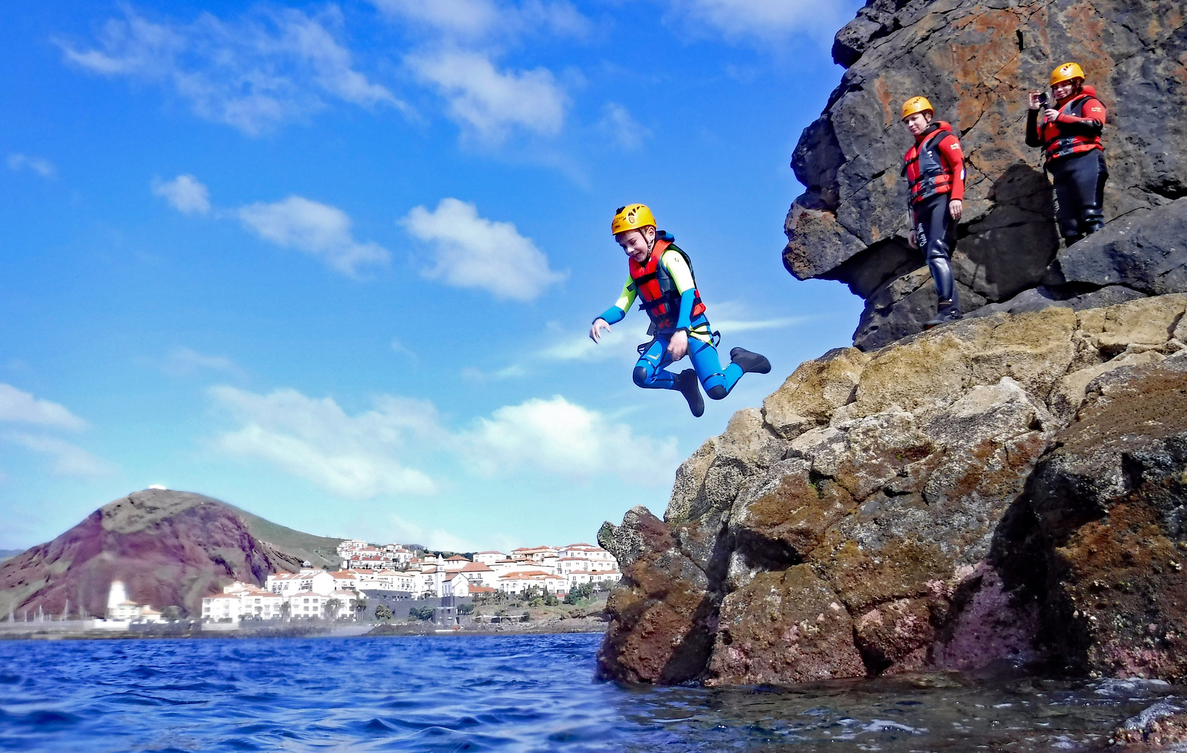 Abenteuerurlaub mit Kindern - Geheimtipp Urlaub mit Kindern - Coasteering auf Madeira