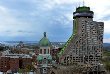 Ostkanada for family - Ostkanada Familienreise mit Kindern - Hotel Le Concorde Quebec - Gebäude