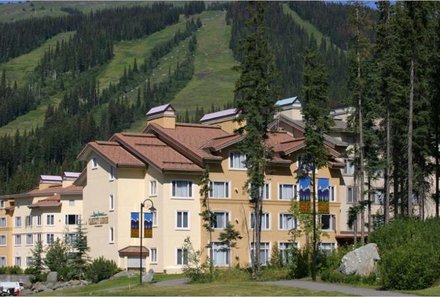 Westkanada for family - Nancy Greene's Cahilty Lodge - Außenansicht