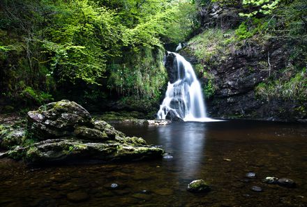 Irland Familienreise - Irland for family - Cong - kleiner Bach mit Wasserfall