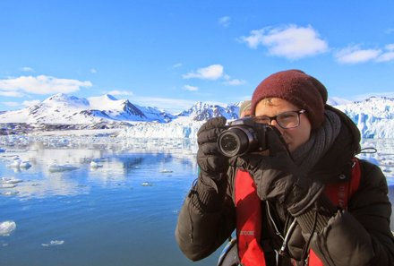 Familienreise Arktis - Arktis Reise mit Jugendlichen - Teenager erkundet Spitzbergen