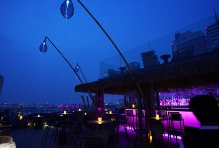 Vietnam Familienreise - Vietnam for family Summer - Le Jardin Hotel Haute Couture - Sky Lounge am Abend