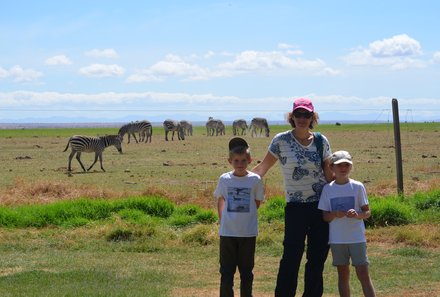 Kenia Familienreise - Kenia for family individuell deluxe - Safari im Amboseli Nationalpark - Rebecca Pesch mit Kindern