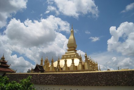 Laos und Vietnam Familienreise - Laos und Vietnam Reise mit Kindern - Goldener Tempel Vientiane