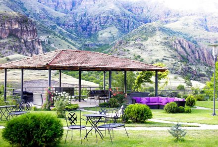 Georgien Familienreise individuell - Vardzia Resort - Garten
