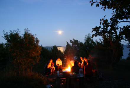 Estland Familienreise - Estland for family - Saarnaki - Lagerfeuer am Abend