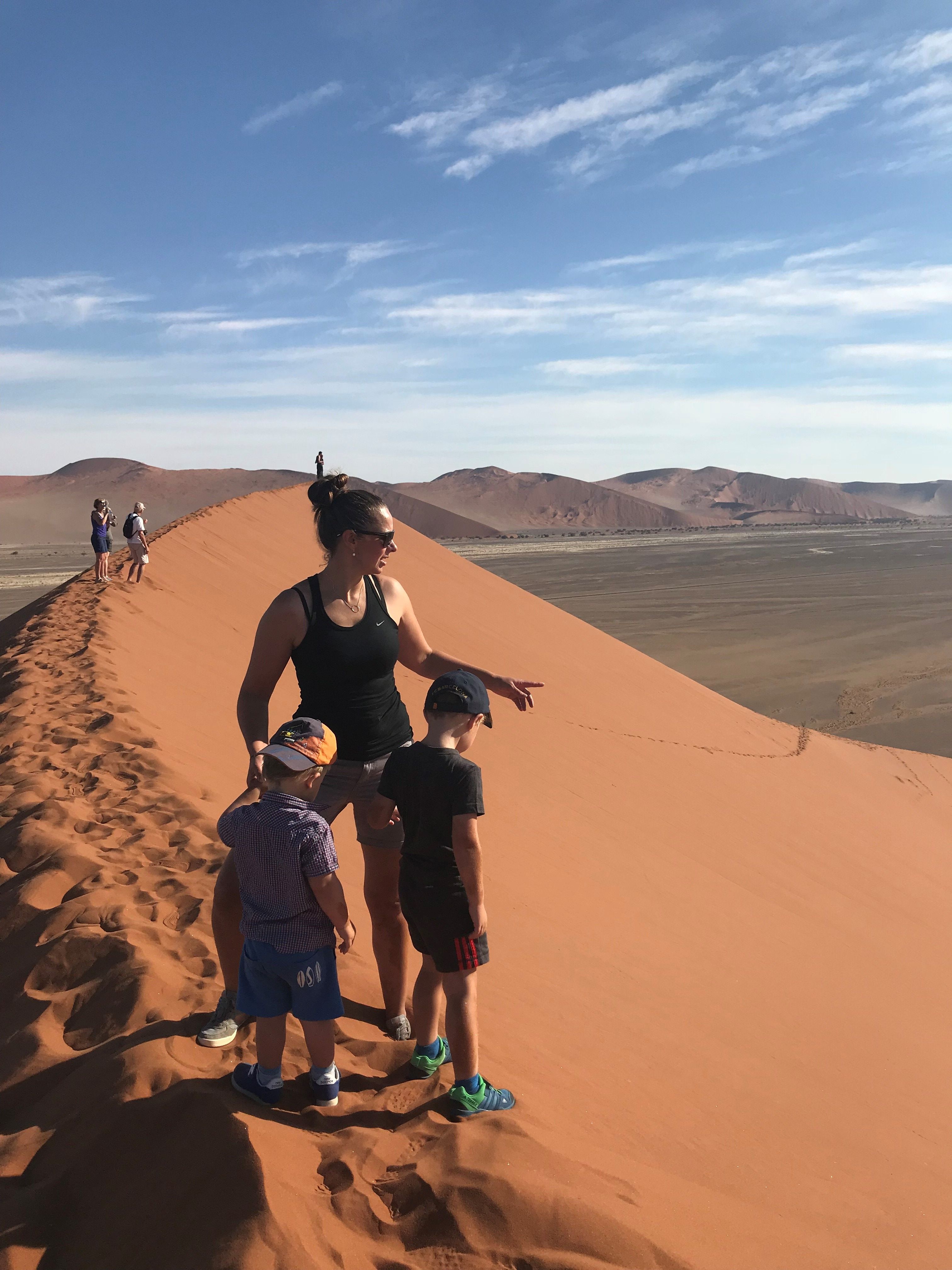 Zehn Jahre For Family Reisen - Spezialreiseveranstalter für Familienreisen - Nadja Albrecht mit Kindern in Namibia, 2017