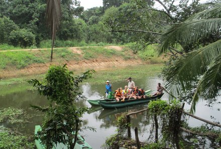 Sri Lanka young family individuell - Sri Lanka Individualreise mit Kindern - Katamaranfahrt auf einem See bei Ritigala
