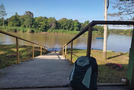 Familienreise Malaysia - Malaysia & Borneo Family & Teens - Rucksack am Fluss