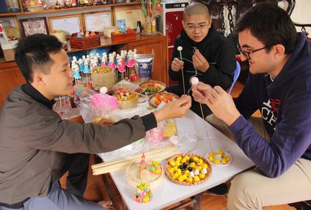 Vietnam Familienreise - Vietnam for family individuell - Männer mit To He-Produkten