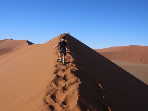 Namibia Familienreise - Namibia for family - Dünen besteigen