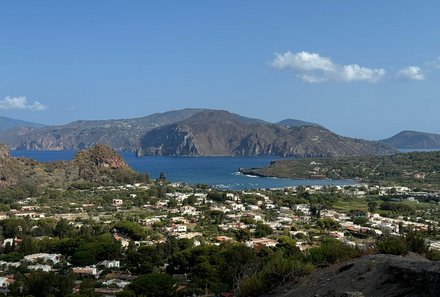 Sizilien Familienreise - Sizilien Family & Teens - Blick über Vulcano