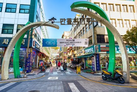 Südkorea for family - Busan - Gukje-Market von Außen