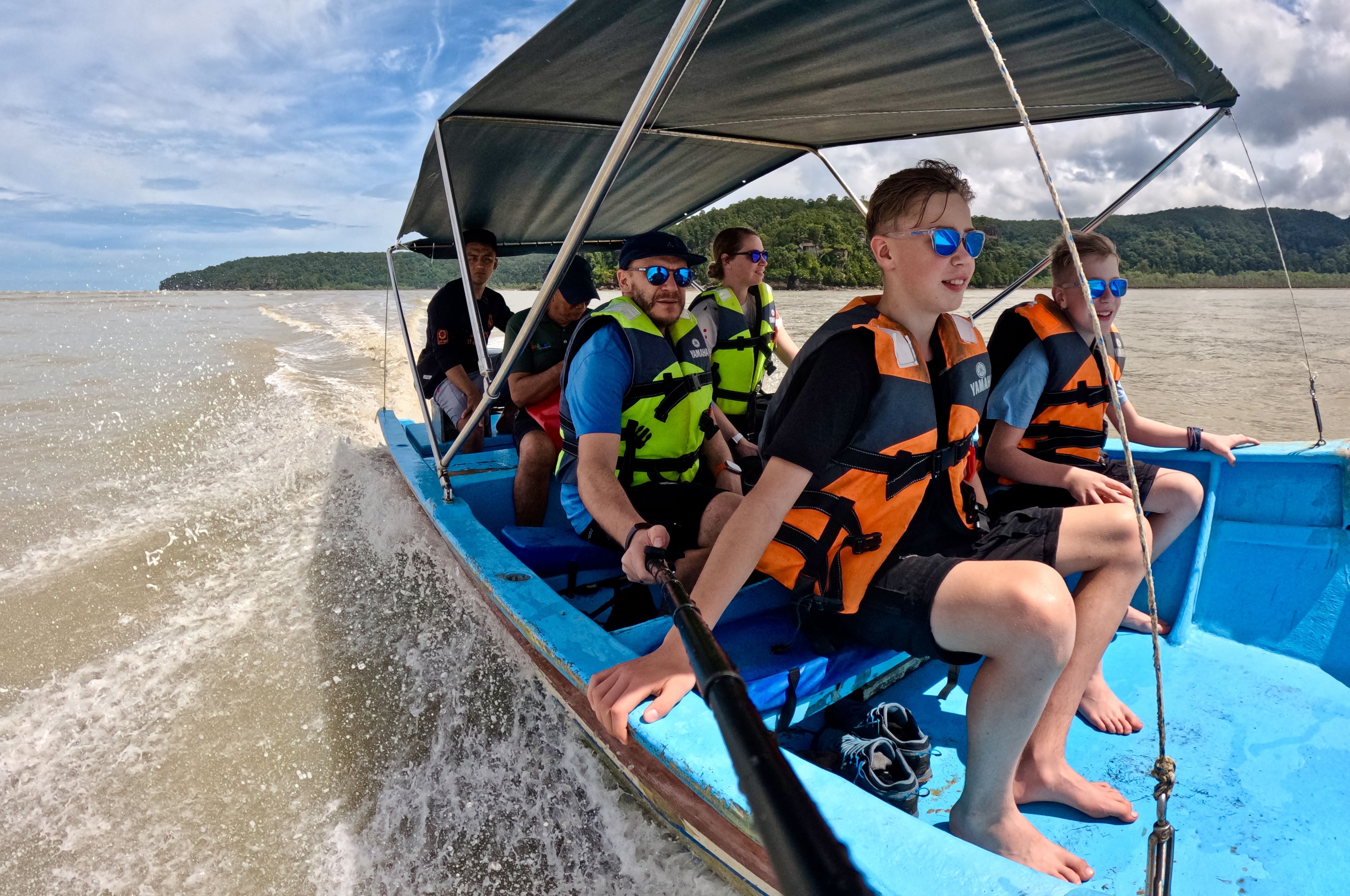 Reisebericht Malaysia mit Kindern - Erfahrungen Malaysia mit Kindern - Bako Nationalpark mit Kindern - Bootsfahrt