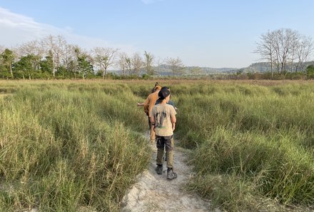 Nepal Familienreisen - Nepal for family - Fußpirsch Chitwan Nationalpark