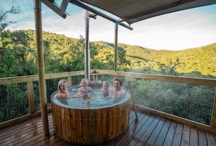 Garden Route Familienreise - Addo Nationalpark - AfriCamps Familie in Hot Tub
