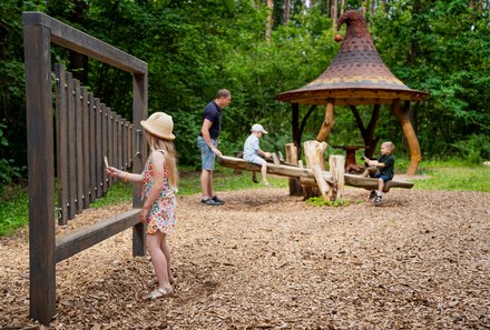 Baltikum for family - Naturpark Tervete - Spielende Kinder