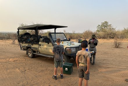 Safari Afrika mit Kindern - Safari Urlaub mit Kindern - beste Safari-Gebiete - Chobe Nationalpark - Safarifahrzeug