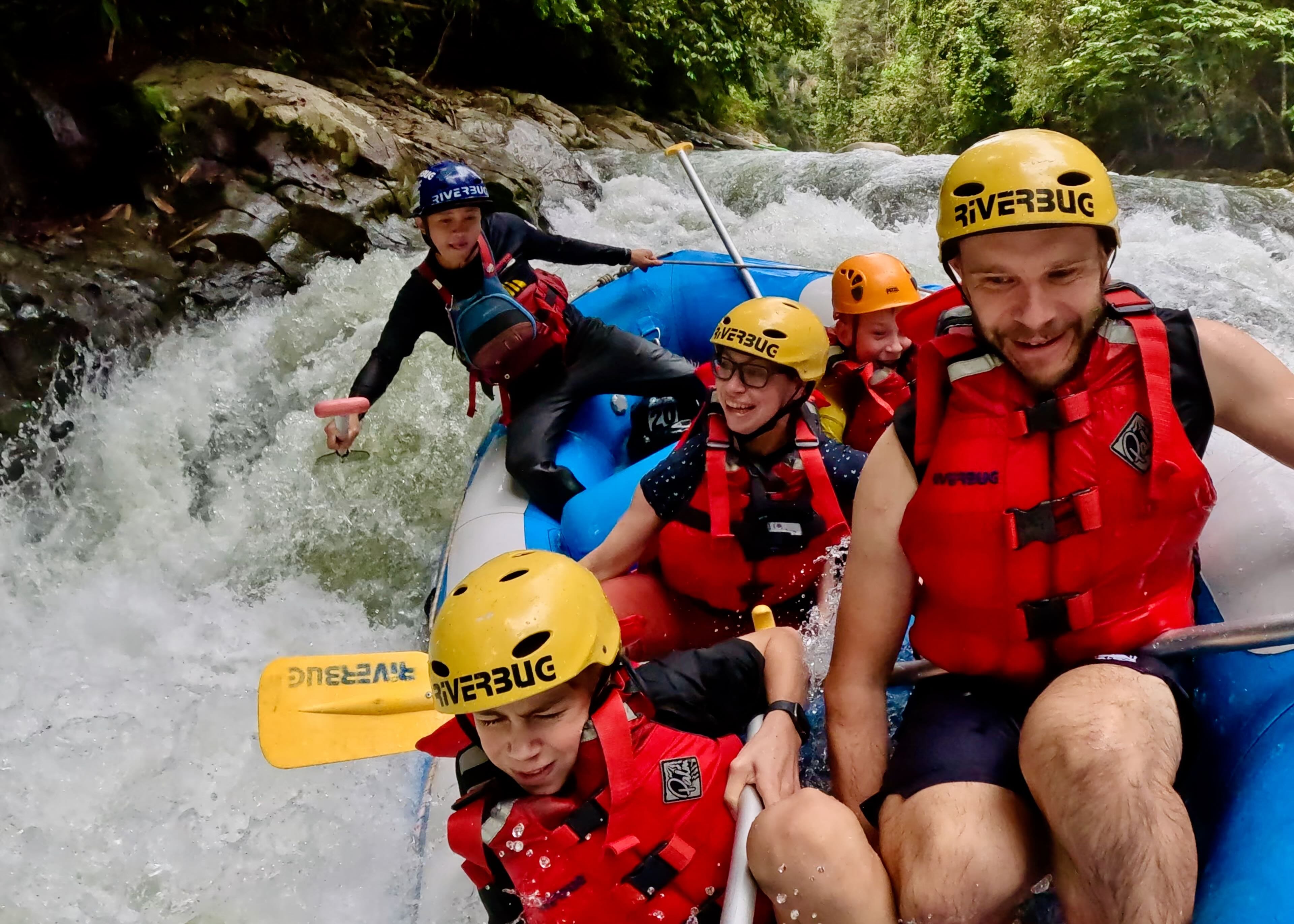Urlaub mit Jugendlichen - Urlaub mit pubertierenden Kindern - Reiseziele für Jugendliche - Aktivurlaub mit Teenagern - Malaysia Rafting