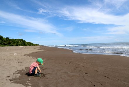 Costa Rica mit Kindern - Costa Rica Urlaub mit Kindern - Kind am Karibikstrand