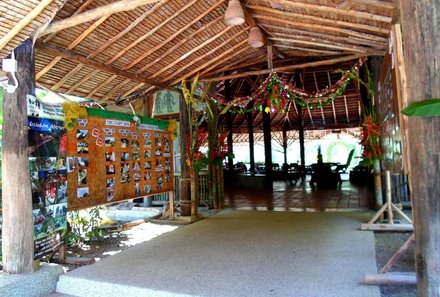 Thailand Familienreise mit Kindern - Thailand for family individuell - The Cliff & River Jungle Resort - Geschmückter Eingang