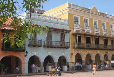 Kolumbien Familienreise - Kolumbien Family & Teens individuell - Cartagena - bunte Häuserfront