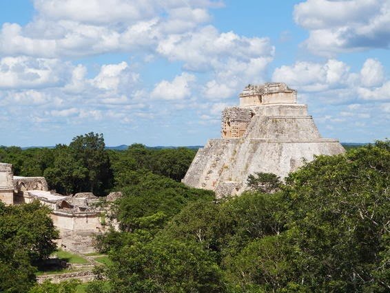 Familienurlaub Mexiko - Blick auf die Ruinenstadt Uxmal